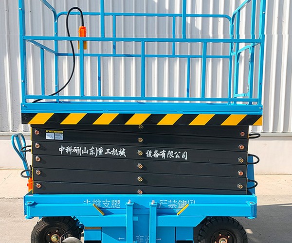 托克逊自行走升降机